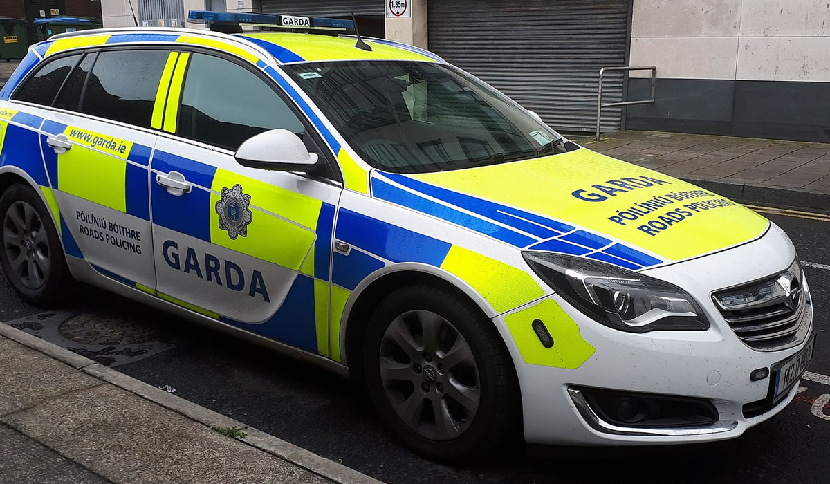 How to become a police officer in Ireland?